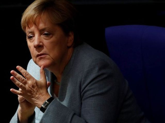 Bundeskanzlerin Merkel meldet sich aus zweiwöchiger Quarantäne zurück